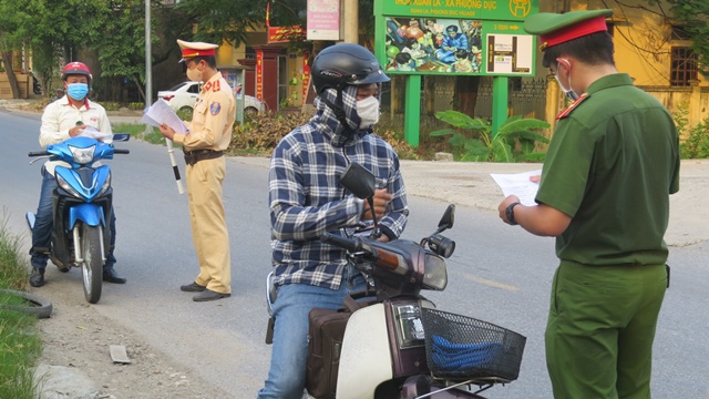 Hà Nội: Xử phạt gần 900 trường hợp vi phạm, phát hiện đối tượng giấu 30 viên hồng phiến - Ảnh 1