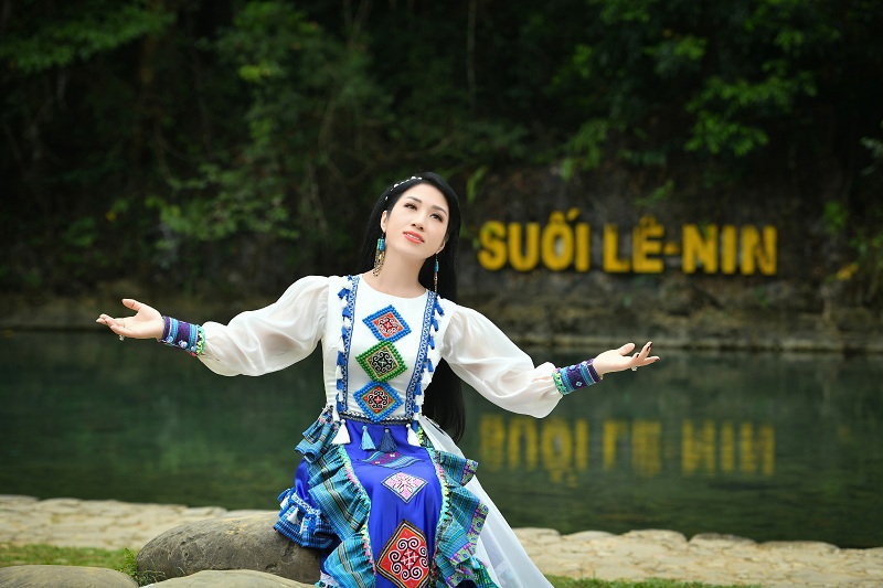 Phương Nga Sao Mai ra mắt album mừng ngày sinh Chủ tịch Hồ Chí Minh - Ảnh 1