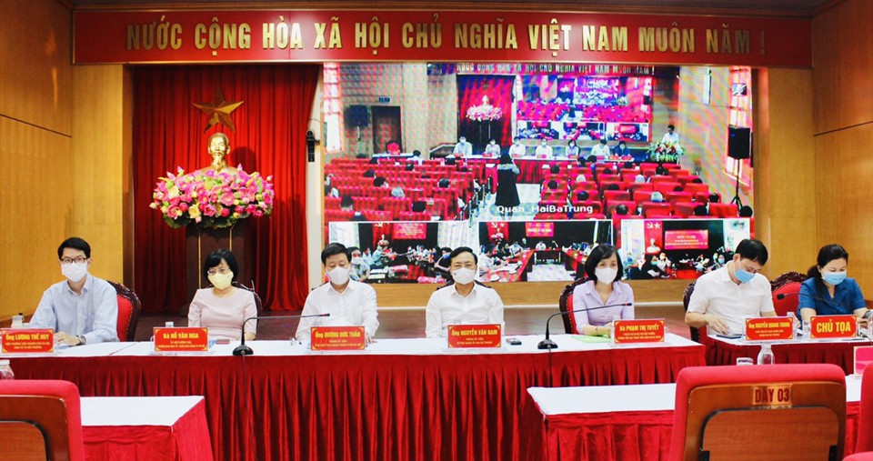 Phó Chủ tịch UBND TP Dương Đức Tuấn và các ứng viên đại biểu HĐND TP khóa XVI tiếp xúc cử tri quận Hai Bà Trưng - Ảnh 1