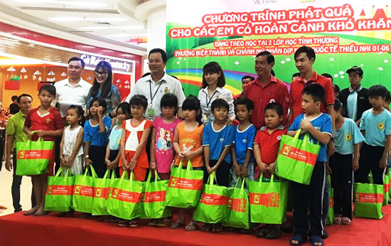 Central Group Việt Nam và Big C tặng 3.600 phần quà cho trẻ em khó khăn - Ảnh 1