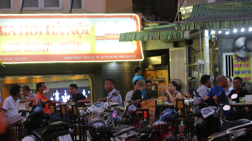 Hà Nội: Tạm dừng hoạt động các quán bia, giải tỏa chợ cóc, chợ tạm - Ảnh 1