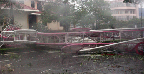 Toàn cảnh bão số 10 tàn phá miền Trung, Hà Tĩnh - Quảng Bình thiệt hại nặng nề - Ảnh 29