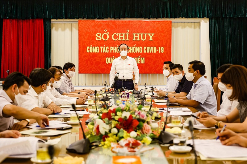 Chủ tịch HĐND TP Nguyễn Ngọc Tuấn: Hoàn Kiếm cần xử phạt nghiêm vi phạm để răn đe, hạn chế người ra đường không cần thiết - Ảnh 2