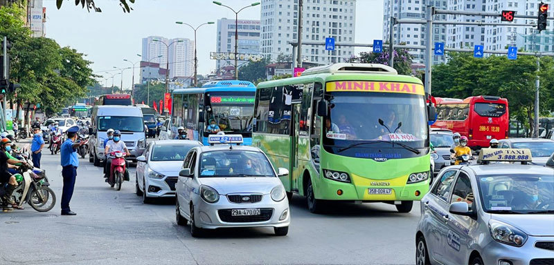 Ngày cuối cùng của kỳ nghỉ lễ 30/4 - 1/5, giao thông cửa ngõ Hà Nội bất ngờ thông thoáng - Ảnh 6