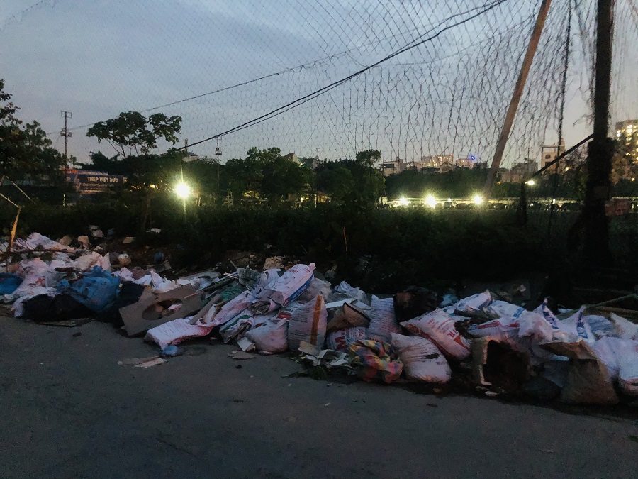 Quận Hoàng Mai: Nhếch nhác rác thải quanh dự án khu chung cư Đền Lừ III - Ảnh 5