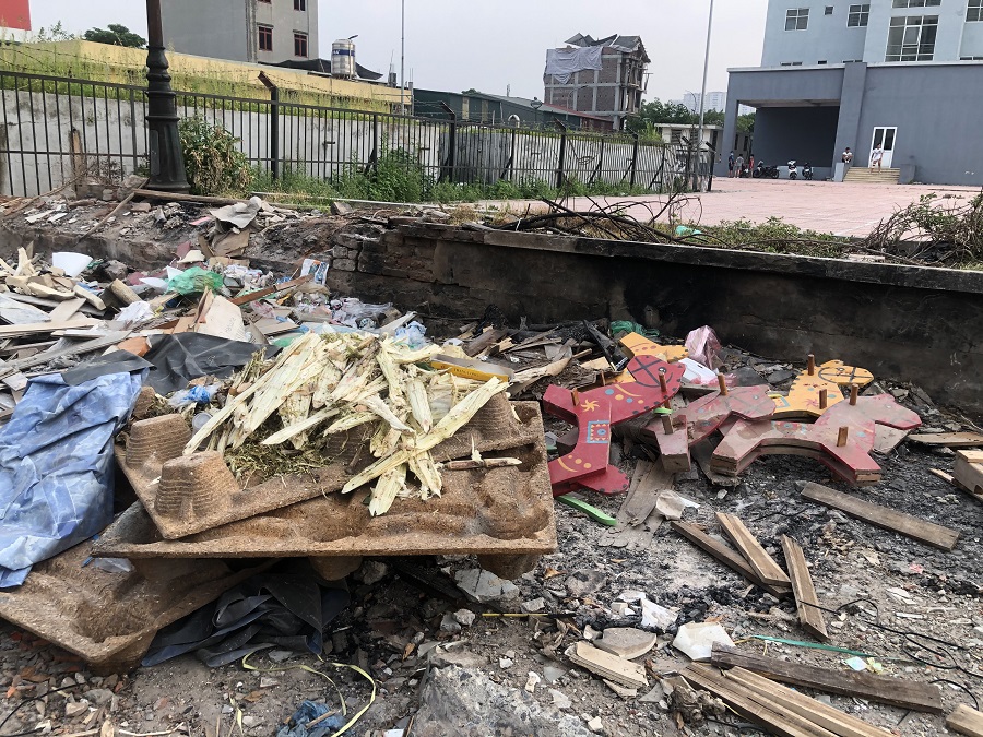 Quận Hoàng Mai: Nhếch nhác rác thải quanh dự án khu chung cư Đền Lừ III - Ảnh 3