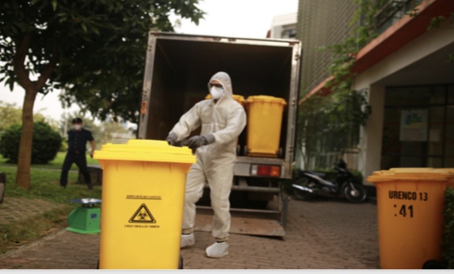 Xử lý rác thải khu dân cư cách ly: Không để lây lan, phát tán mầm bệnh ra cộng đồng - Ảnh 1