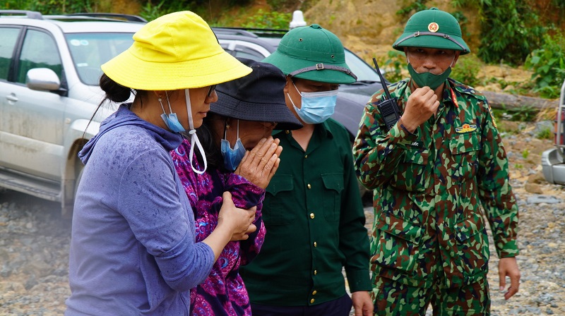 Chủ tịch UBND tỉnh Thừa Thiên Huế thị sát công tác tìm kiếm nạn nhân mất tích tại Rào Trăng 3 - Ảnh 4