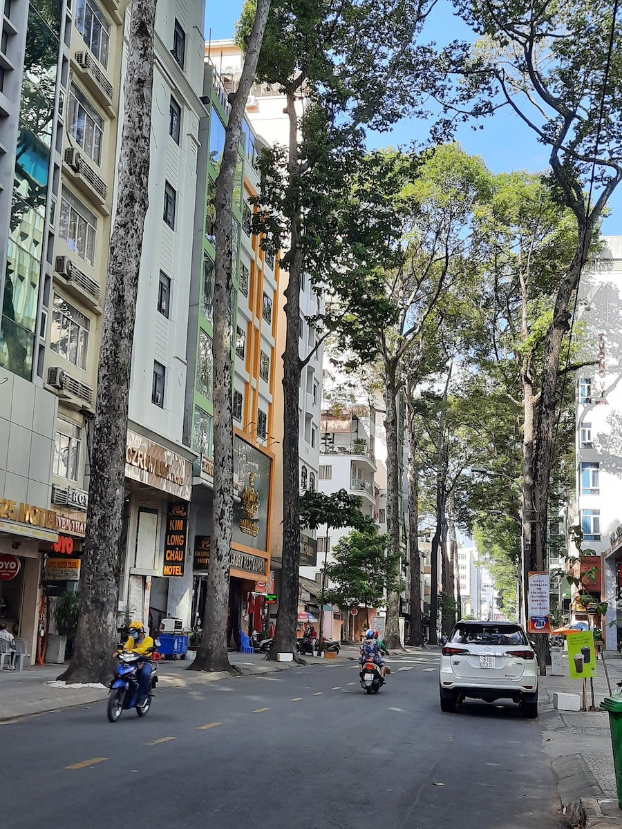 TP Hồ Chí Minh: Khó khăn chồng chất, khách sạn được rao bán nhiều chưa từng thấy - Ảnh 2