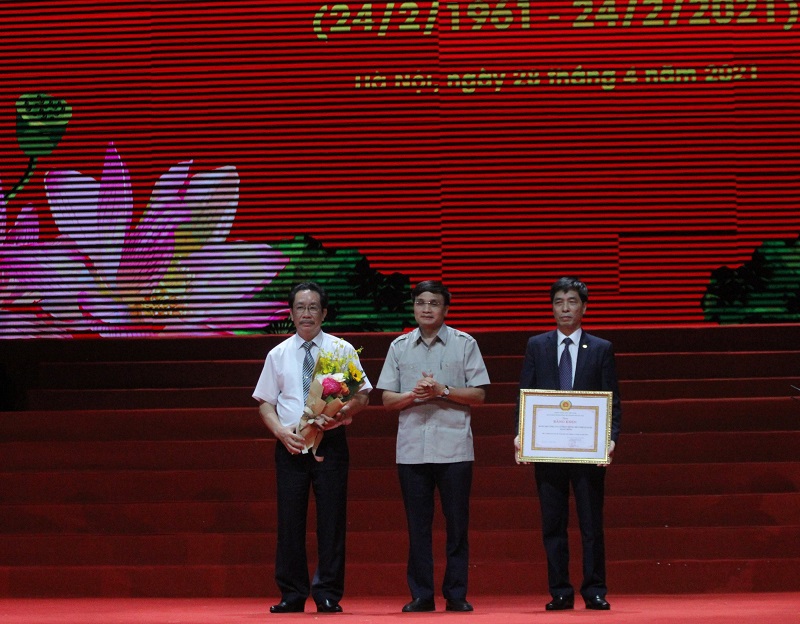 Rạng Đông đón nhận nhiều phần thưởng cao quý nhân kỷ niệm 60 năm Ngày thành lập - Ảnh 1