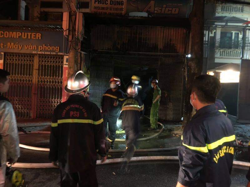 Hà Nội: Cháy cửa hàng kinh doanh thiết bị điện ở đường Phú Diễn - Ảnh 2