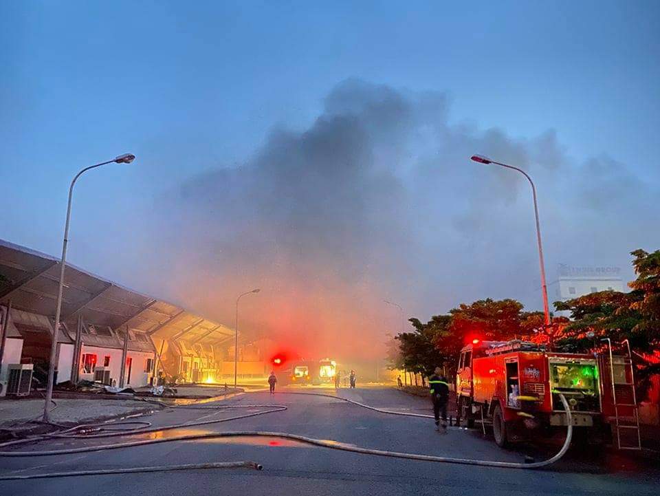 Hải Dương: Hàng trăm chiến sĩ tham gia dập đám cháy lớn tại Công ty Doosan - Ảnh 2