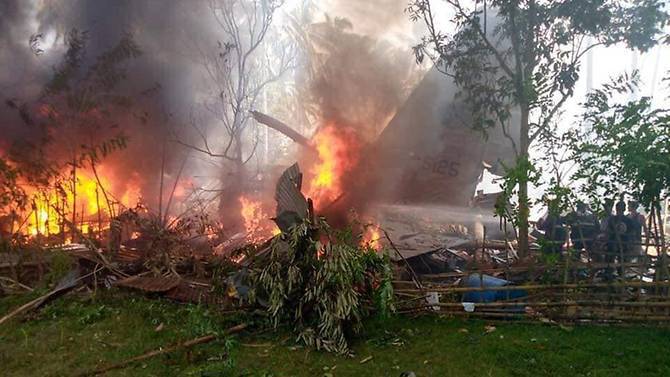 Vụ rơi máy bay quân sự ở Philippines: Đã có 47 người chết, hàng chục người bị thương - Ảnh 1