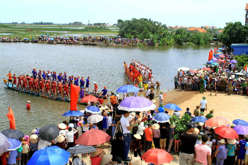 Đặc sắc cuộc thi bơi chải ở Quảng Ninh - Ảnh 3