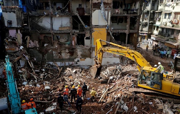 Tòa nhà 117 tuổi tại Ấn Độ bị sập, 33 người thiệt mạng - Ảnh 1