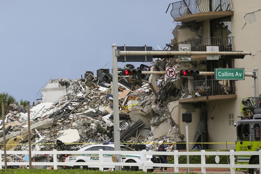 Tuyệt vọng tìm kiếm hơn 150 nạn nhân mất tích trong vụ sập chung cư 12 tầng ở Mỹ - Ảnh 1
