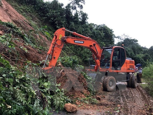 Quốc lộ 3B xuất hiện hai điểm sạt lở lớn với hàng nghìn mét khối đất - Ảnh 1