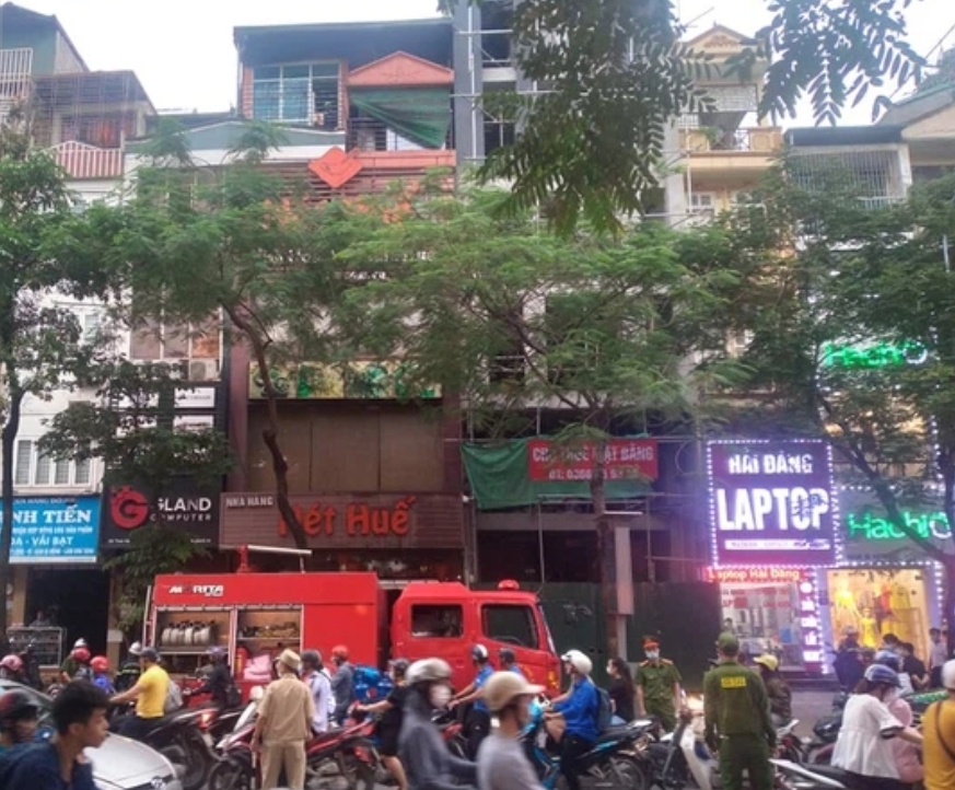 Hà Nội: Cháy lớn ở nhà hàng Nét Huế trên phố Thái Hà - Ảnh 3