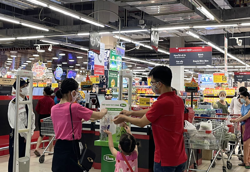 Hà Nội: Các siêu thị đảm bảo cung ứng hàng hoá thiết yếu trong đợt dịch lần thứ 4 - Ảnh 2