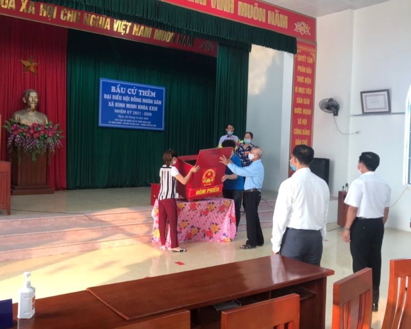 Huyện Thanh Oai: Bầu bổ sung đại biểu HĐND cấp xã nhiệm kỳ 2021 - 2026 tại 2 đơn vị thuộc xã Bình Minh - Ảnh 1