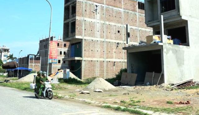 Huyện Sóc Sơn: Hơn 100 công trình xây dựng dân dụng phải tạm dừng để phòng dịch Covid-19 - Ảnh 1