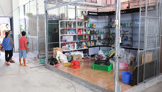 Cuối tháng 7, chợ trung tâm Sóc Sơn hoạt động bình thường - Ảnh 1
