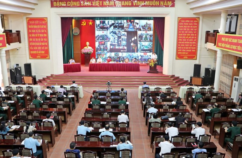 Các ứng cử viên đại biểu Quốc hội khóa XV tiếp xúc cử tri thị xã Sơn Tây - Ảnh 2