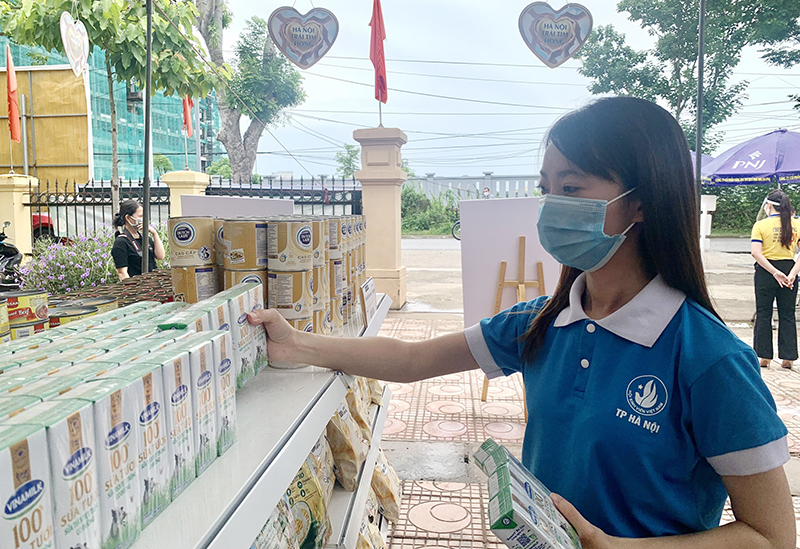 Siêu thị mini 0 đồng tại Hà Nội: Lan tỏa yêu thương đến người dân khó khăn trong những ngày giãn cách - Ảnh 5