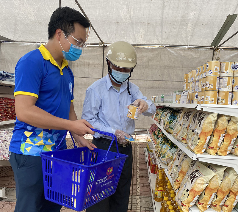 Siêu thị mini 0 đồng tại Hà Nội: Lan tỏa yêu thương đến người dân khó khăn trong những ngày giãn cách - Ảnh 2