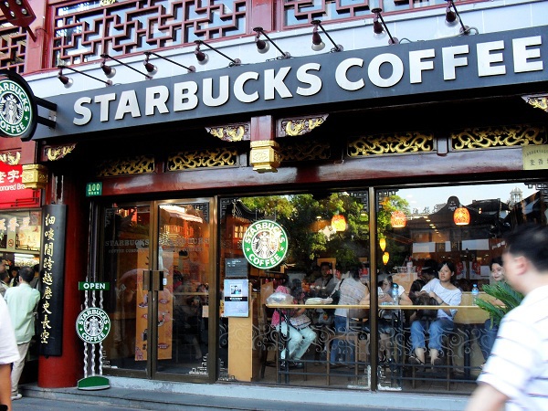 Các công ty Mỹ "tháo chạy" khỏi Trung Quốc, vì sao Starbucks vẫn ở lại? - Ảnh 1