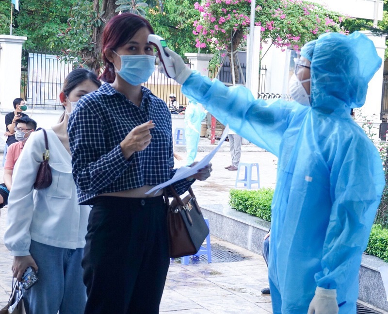 Quận Thanh Xuân lấy 278 mẫu xét nghiệm Covid-19 cho người về từ TP Hồ Chí Minh - Ảnh 3
