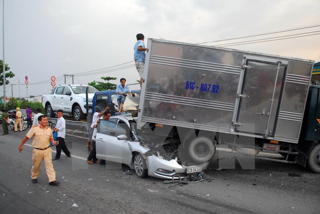 TP Hồ Chí Minh: Tai nạn liên hoàn, nhiều phương tiện hư hỏng nặng - Ảnh 1