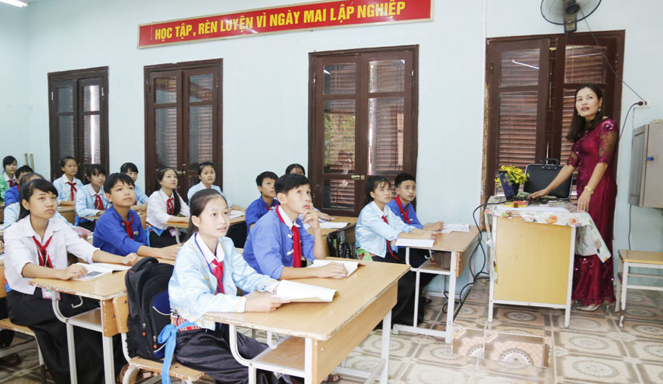 Tăng học phí: Thêm mối lo của học sinh nghèo - Ảnh 1