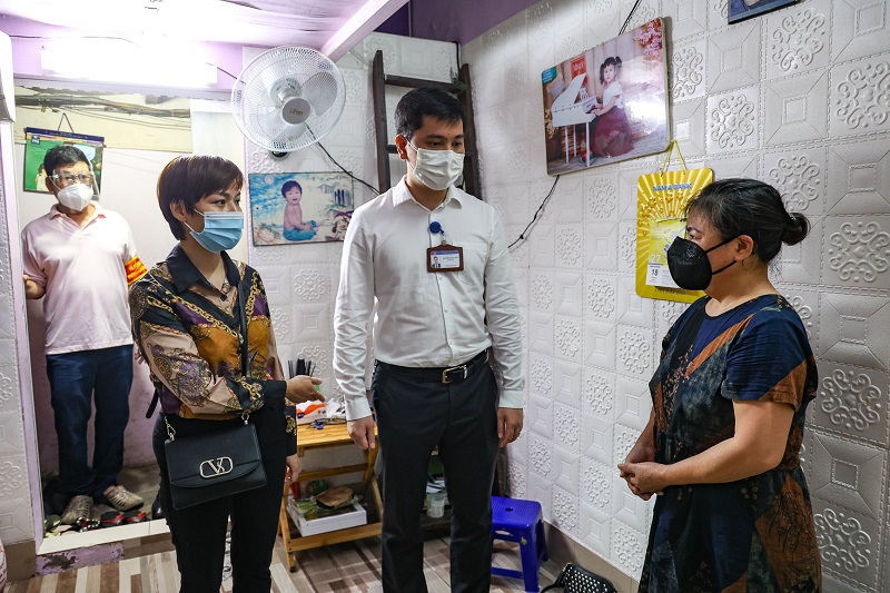 Quận Hoàn Kiếm: Kịp thời chăm lo, hỗ trợ gia đình hoàn cảnh khó khăn do đại dịch Covid-19 - Ảnh 2