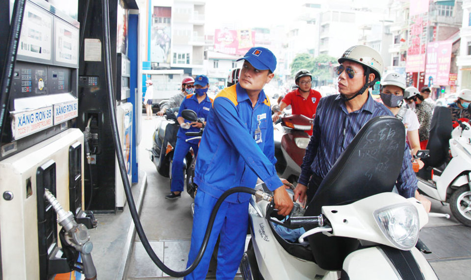 Bộ Tài chính lý giải việc tăng thuế môi trường xăng dầu - Ảnh 1