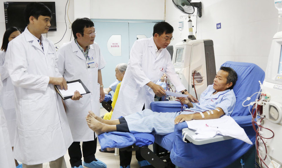 Vụ 18 bệnh nhân bị tai biến khi đang lọc thận tại Hòa Bình: Tang thương nơi bệnh viện - Ảnh 1