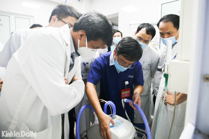 [Ảnh] 800 y, bác sĩ được tập huấn để vận hành Bệnh viện dã chiến điều trị bệnh nhân Covid-19 nặng tại Hà Nội - Ảnh 10