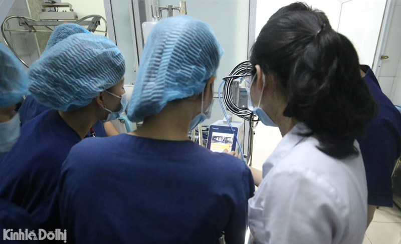 [Ảnh] 800 y, bác sĩ được tập huấn để vận hành Bệnh viện dã chiến điều trị bệnh nhân Covid-19 nặng tại Hà Nội - Ảnh 14