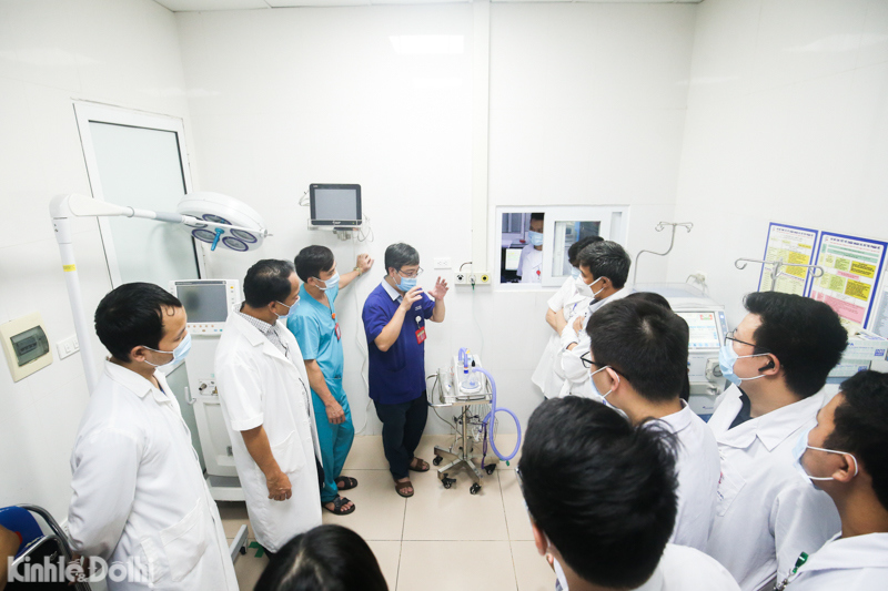 [Ảnh] 800 y, bác sĩ được tập huấn để vận hành Bệnh viện dã chiến điều trị bệnh nhân Covid-19 nặng tại Hà Nội - Ảnh 2