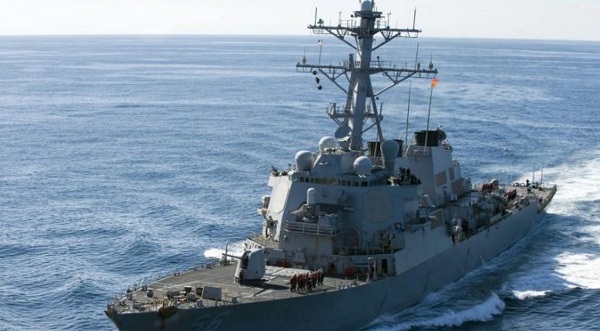 Tàu khu trục Mỹ tiến gần đảo nhân tạo Trung Quốc xây dựng phi pháp ở Biển Đông - Ảnh 1
