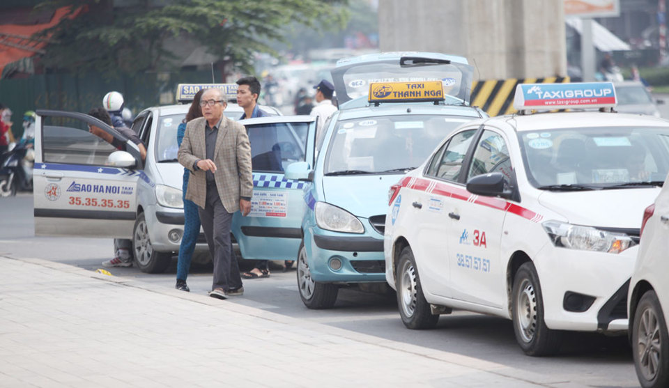Hà Nội: Thêm nhiều tuyến phố hạn chế taxi hoạt động - Ảnh 1