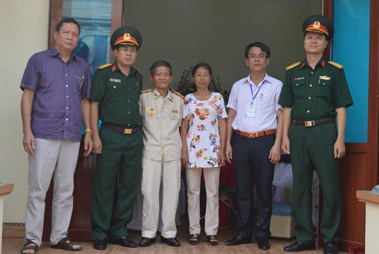 Trao tặng nhà tình nghĩa cho thương binh Bùi Văn Tá - Ảnh 1