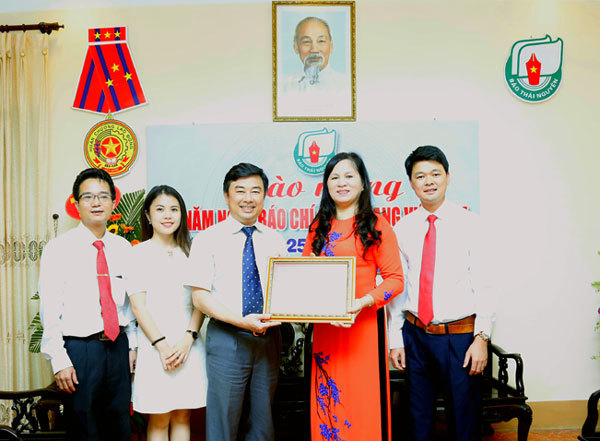 Báo Thái Nguyên kỷ niệm 55 năm Ngày thành lập và đón nhận Cờ thi đua của Chính phủ - Ảnh 2