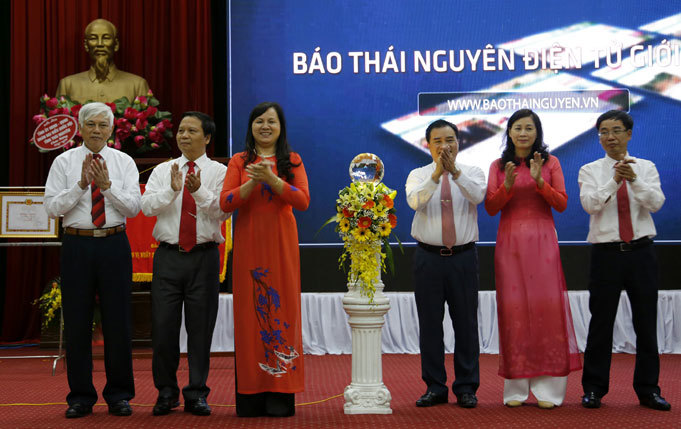 Báo Thái Nguyên kỷ niệm 55 năm Ngày thành lập và đón nhận Cờ thi đua của Chính phủ - Ảnh 3