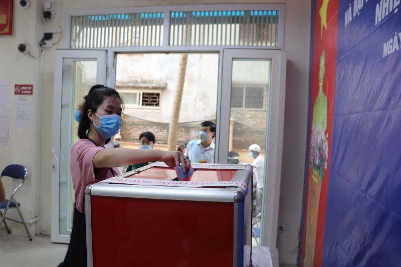 Hà Nội: 74,79% tổng số cử tri toàn TP đã đi bỏ phiếu trong buổi sáng 23/5 - Ảnh 1
