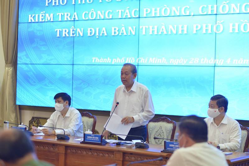 Phó Thủ tướng Trương Hòa Bình làm việc với TP Hồ Chí Minh: Không để dịch lây lan trong dịp lễ - Ảnh 1