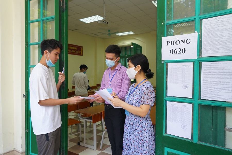 Hà Nội: Thực hiện nghiêm công tác phòng chống dịch bệnh, chống gian lận thi cử trong kỳ thi tốt nghiệp THPT 2021 - Ảnh 2