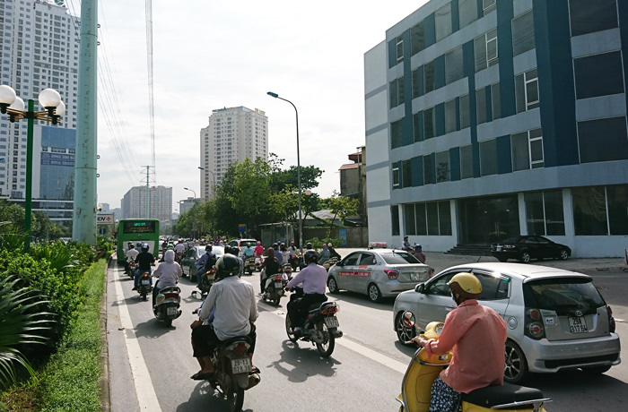 Hà Đông, vẫn nhiều người vi phạm quy định về giao thông - Ảnh 3