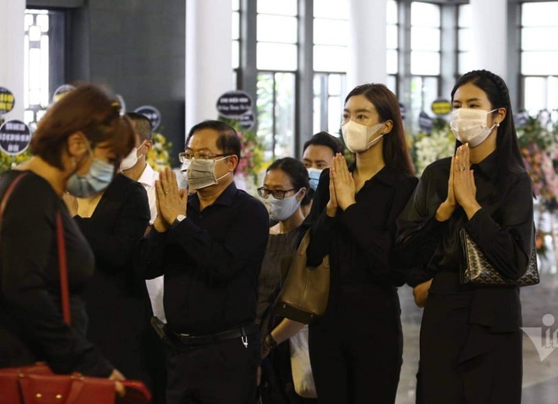 Gia đình, đồng nghiệp xúc động trong lễ tiễn biệt Hoa hậu Thu Thủy - Ảnh 2