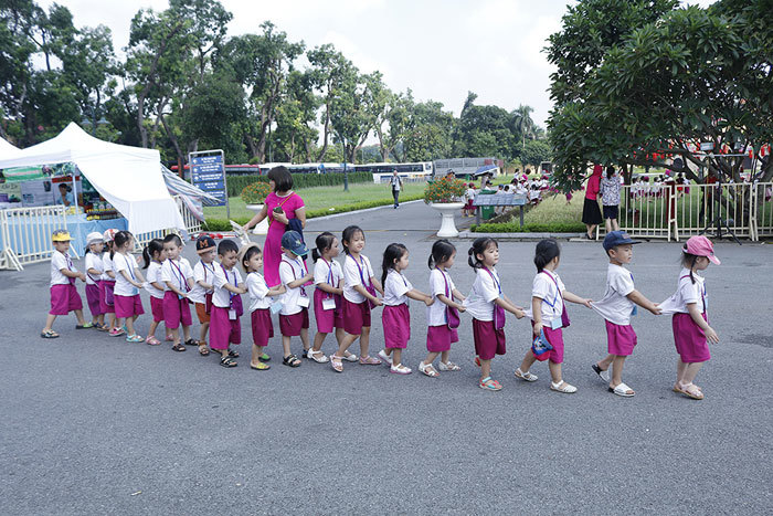 Trung thu Hoàng thành Thăng Long - Hà Nội: Vừa khai mạc đã đón hàng nghìn thiếu nhi - Ảnh 1